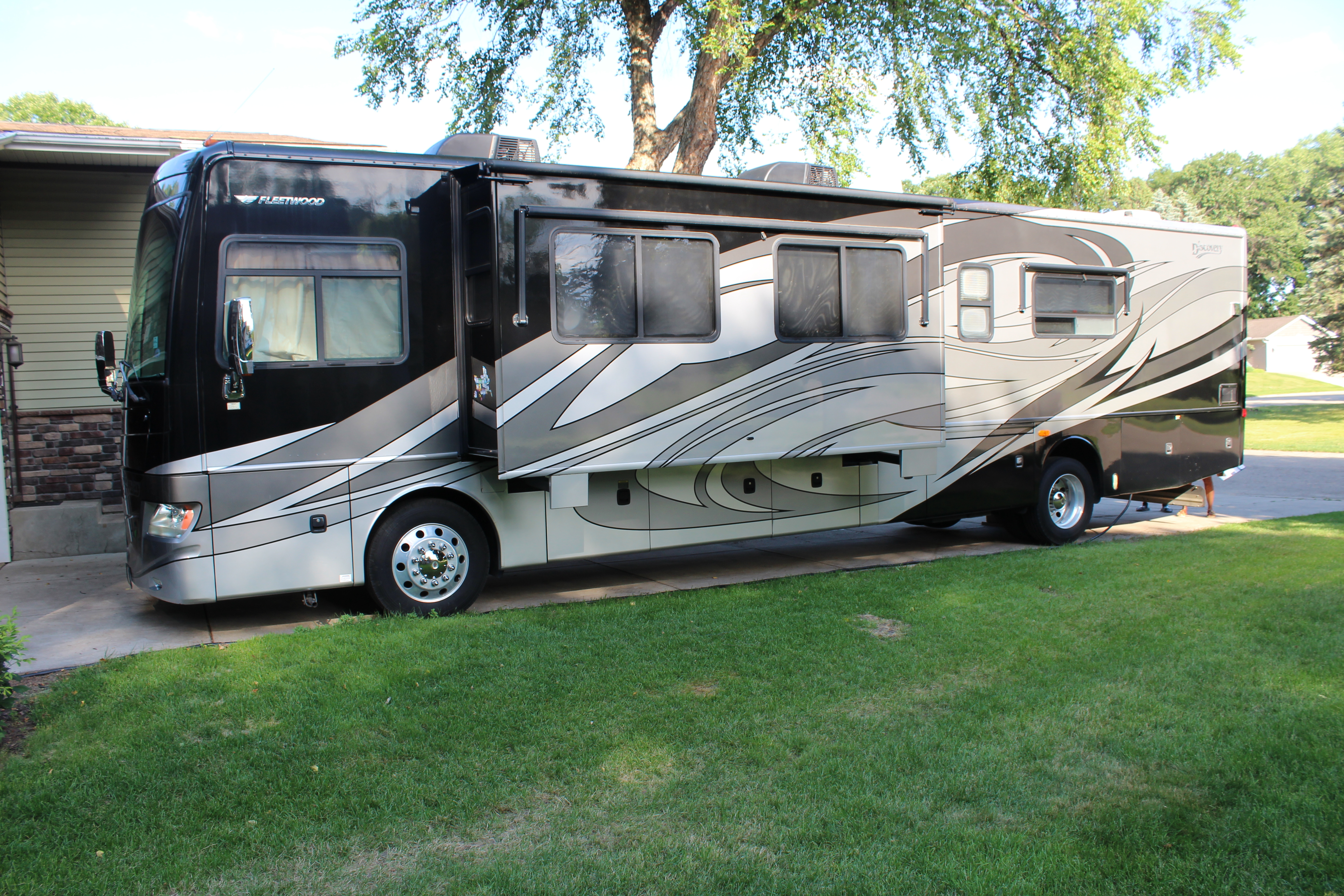 2010 Fleetwood DISCOVERY 40K in cottage grove MN