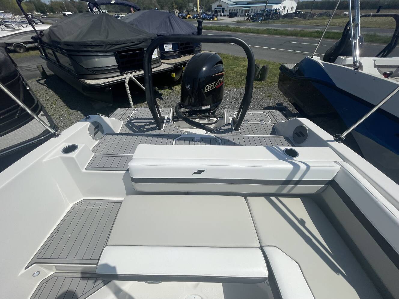 A photo of this 2026 Starcraft SVX 211 OB