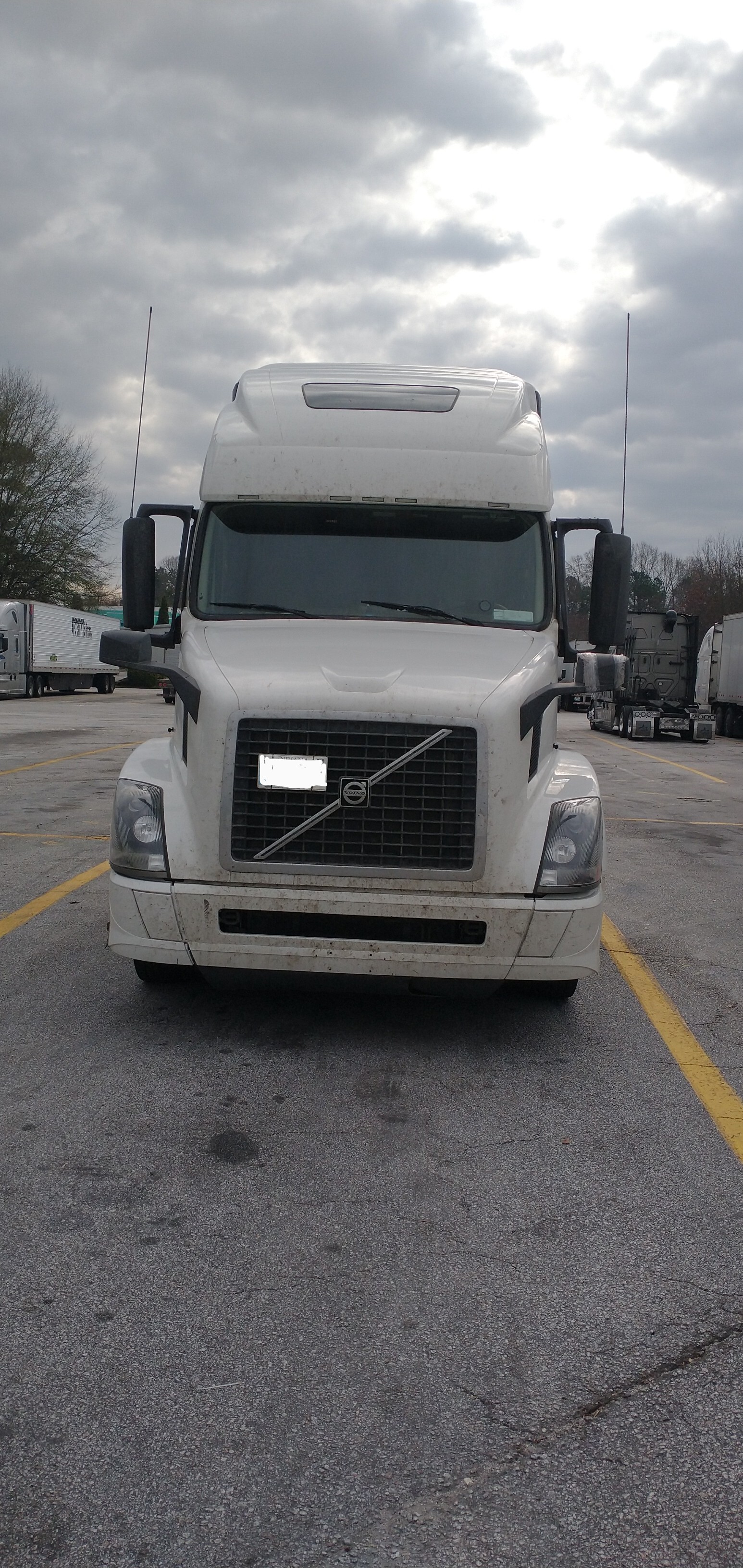 2016 VOLVO VN 670 in Bolingbrook, IL