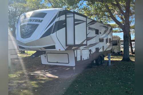 2017 Grand Design MOMENTUM M-CLASS 328M in kerens TX