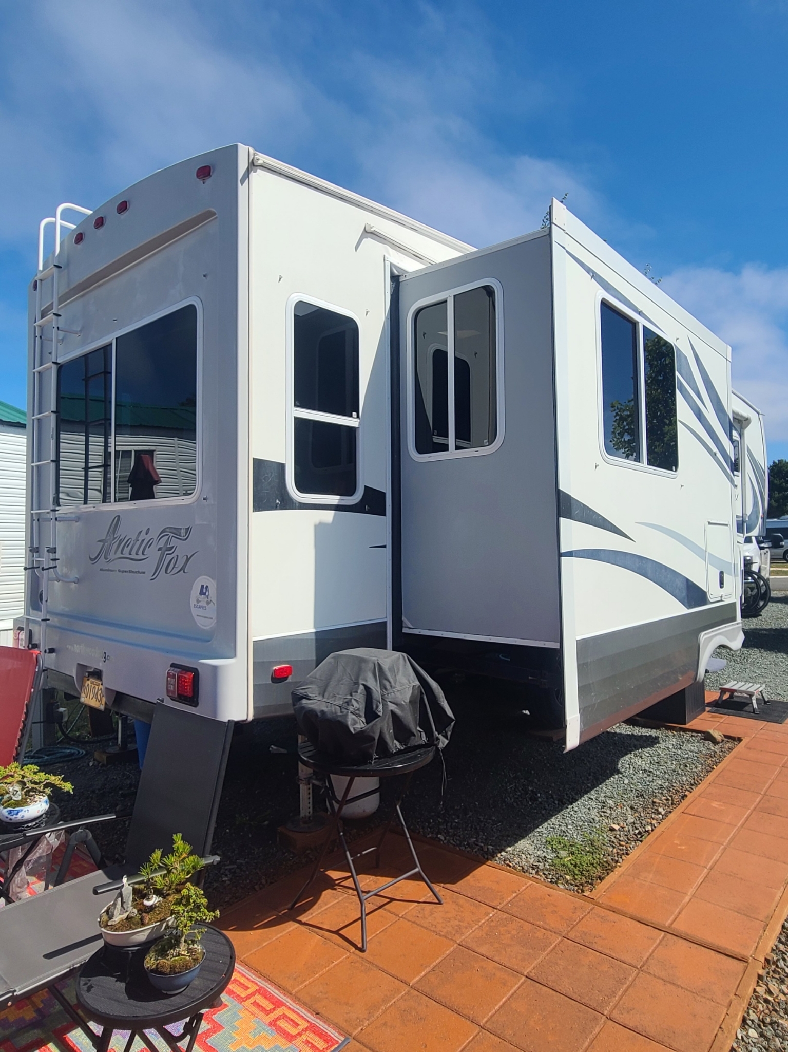 2015 Northwood Mfg ARCTIC FOX SILVER FOX 32 5M in bandon OR