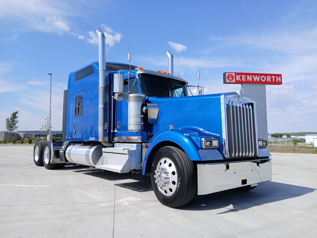 2023 KENWORTH W900L in Knoxville, TN