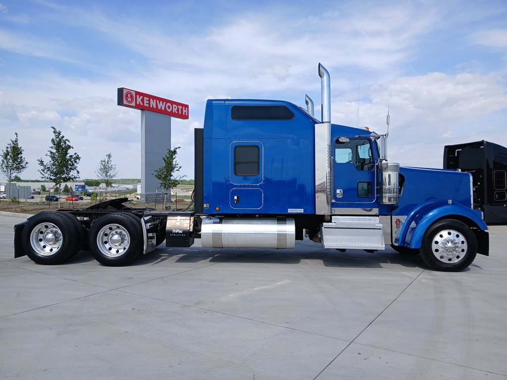 2023 KENWORTH W900L in Knoxville, TN