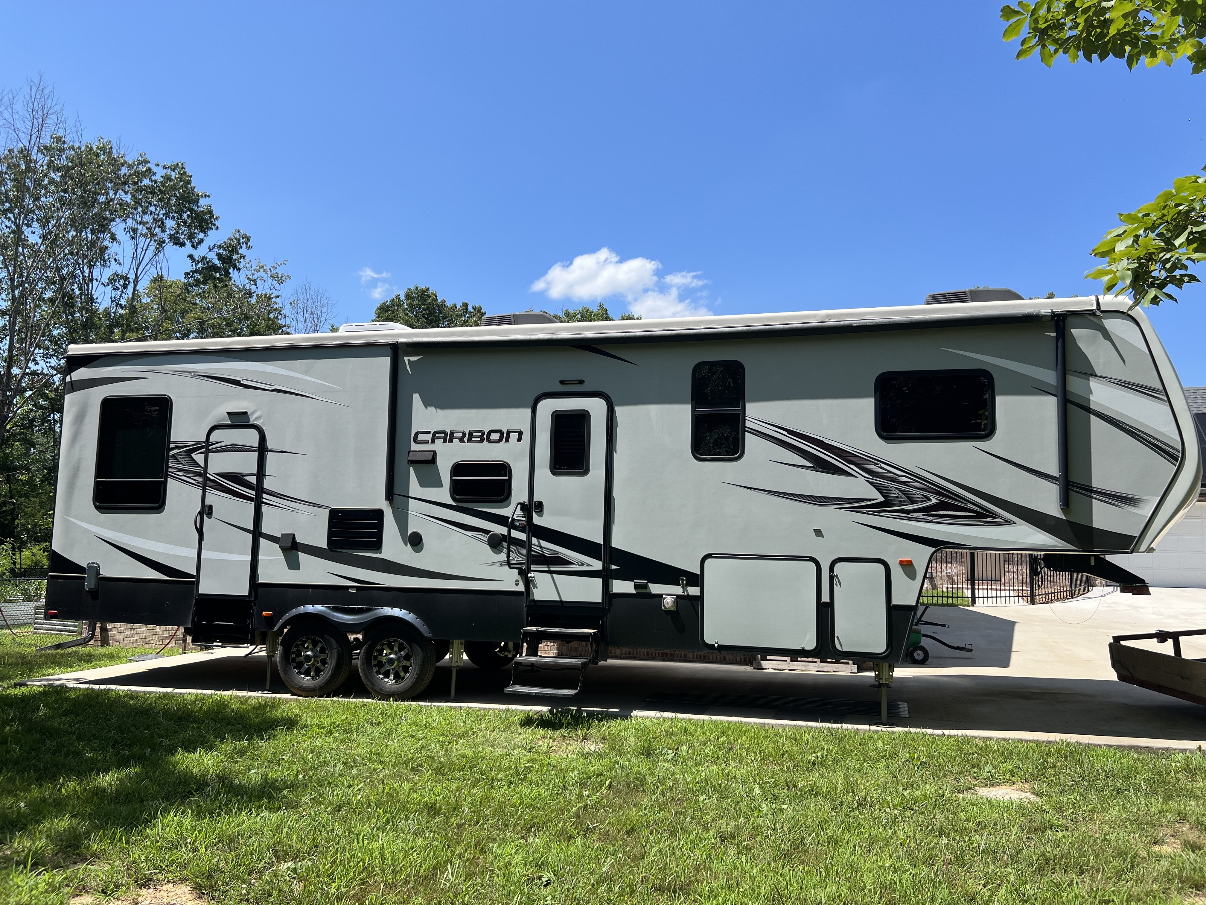 2018 Keystone CARBON 337 RV