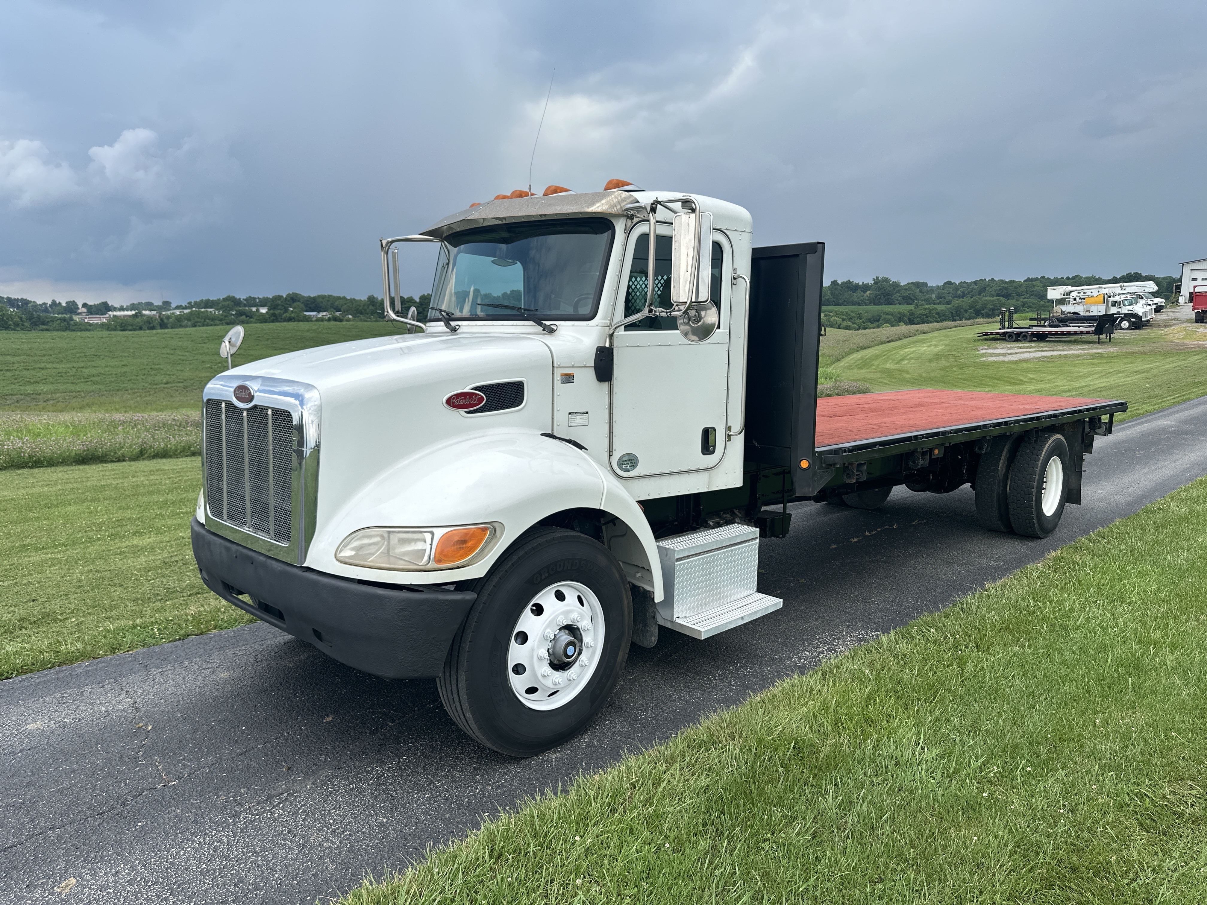 2015 PETERBILT 337 in Owenton, KY