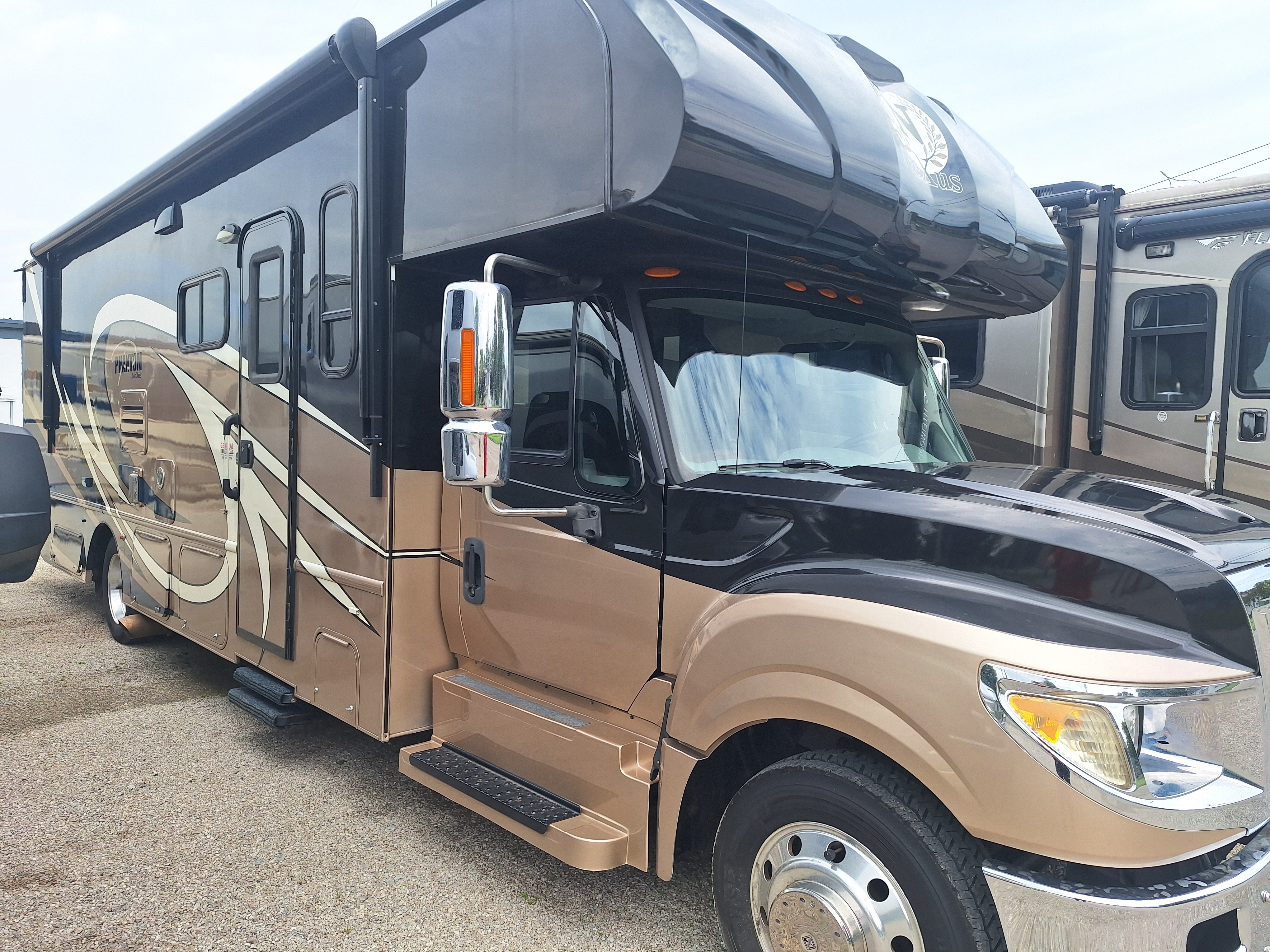 2016 Nexus PHANTOM 325C in norwalk OH