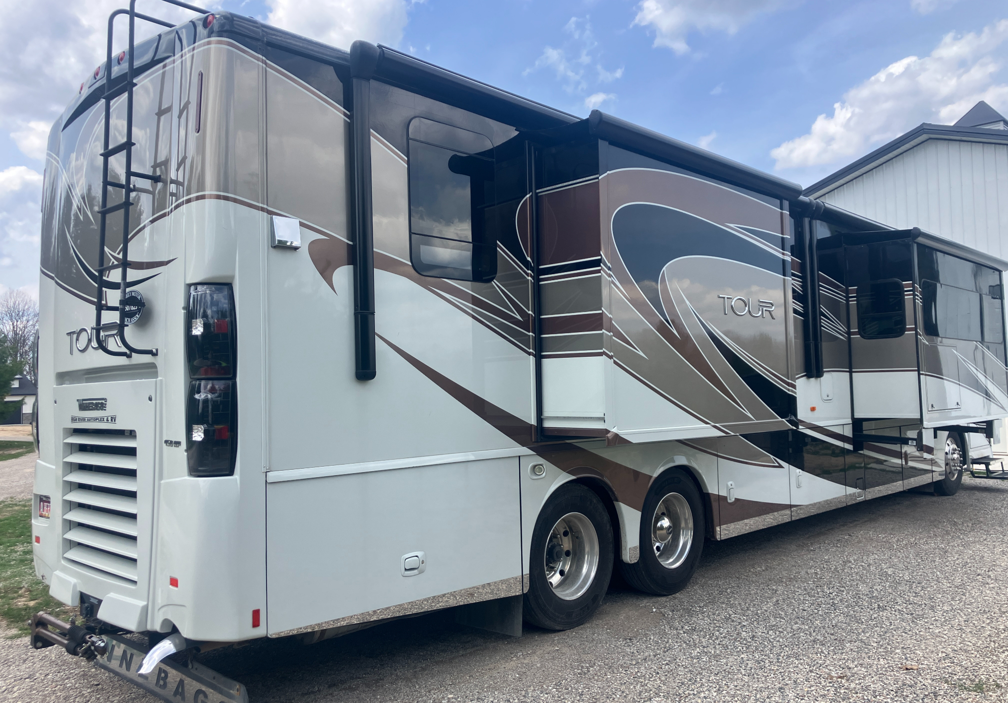2016 Winnebago TOUR 42HD in williamsburg MI