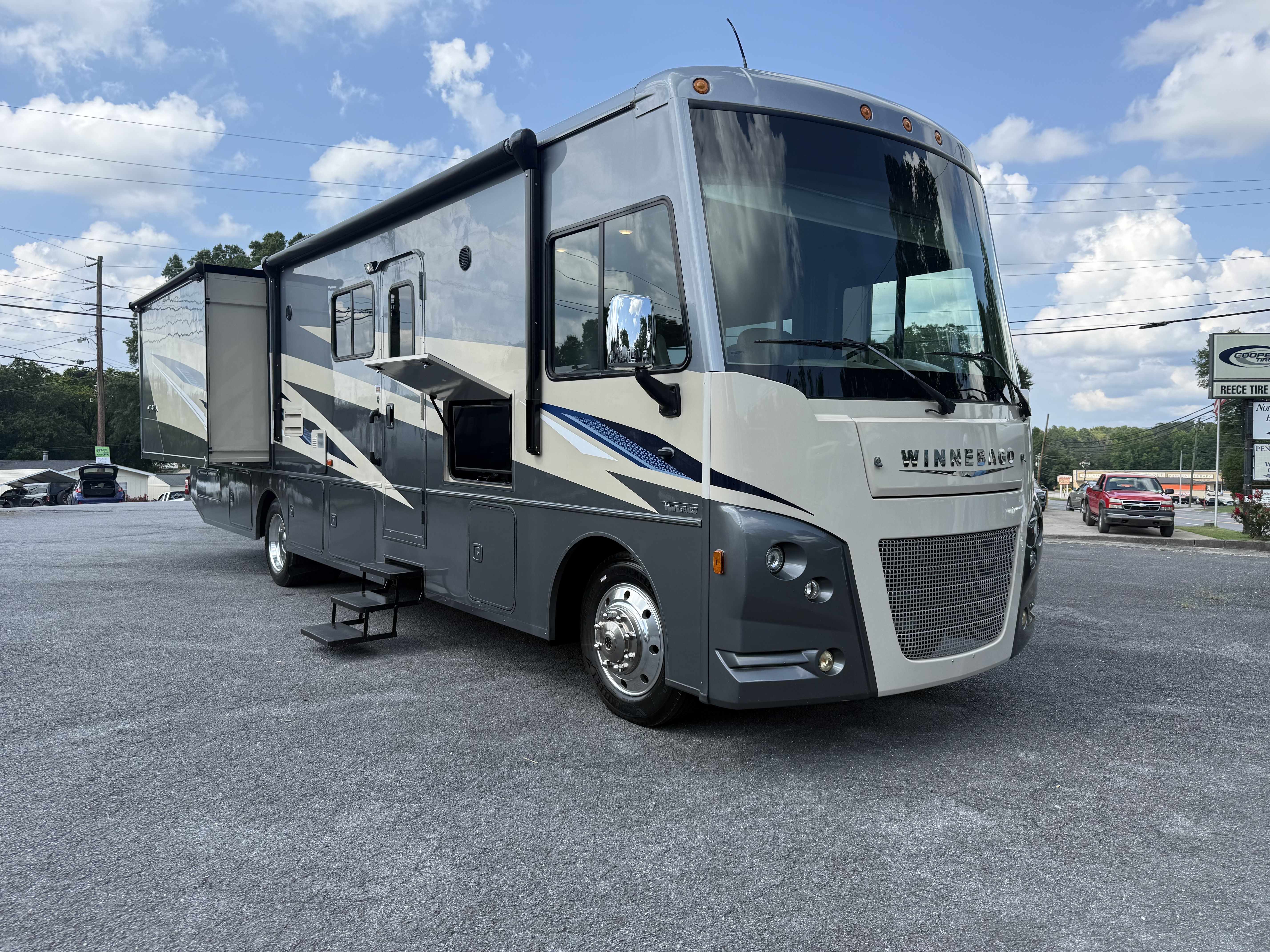 2020 Winnebago VISTA 35U RV