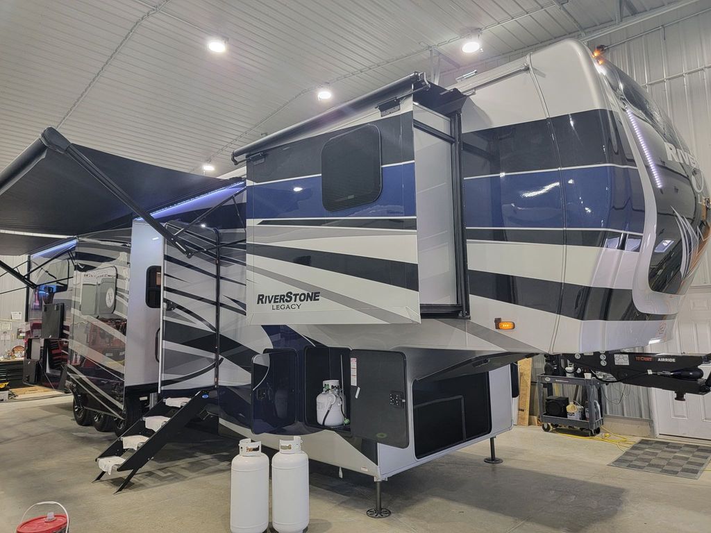 2023 Forest River Riverstone Legacy 42FSKG in mansfield OH