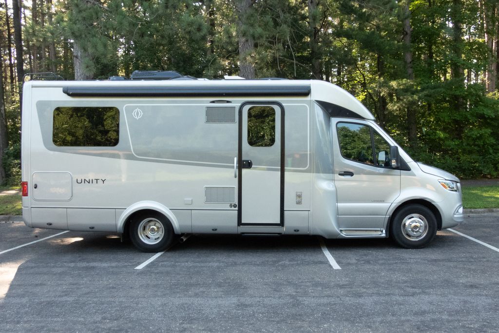2022 Leisure Travel Van Unity U24TB in roseville MN