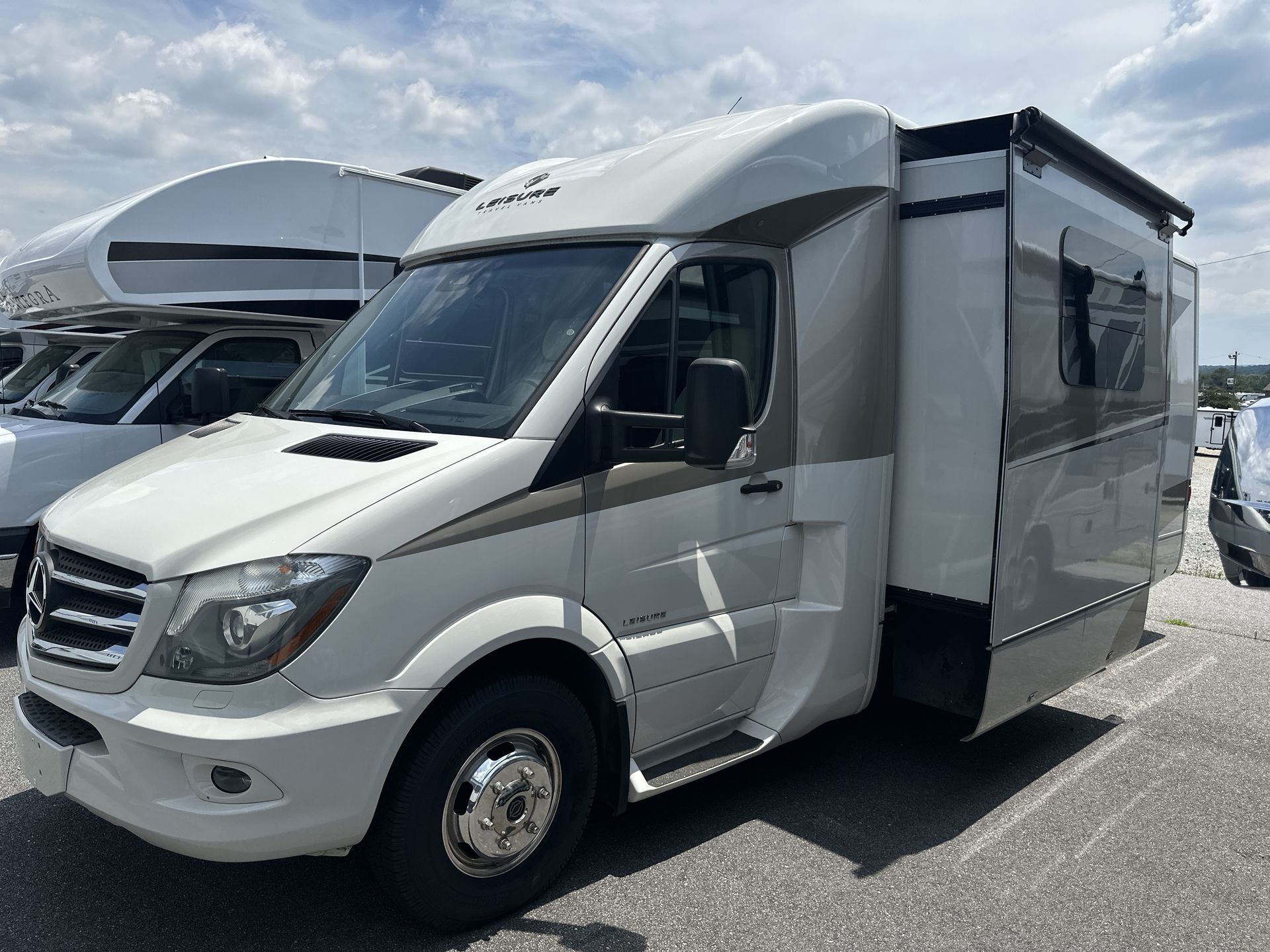 2016 Leisure Travel Vans Unity 24MB U24MB in duncan SC