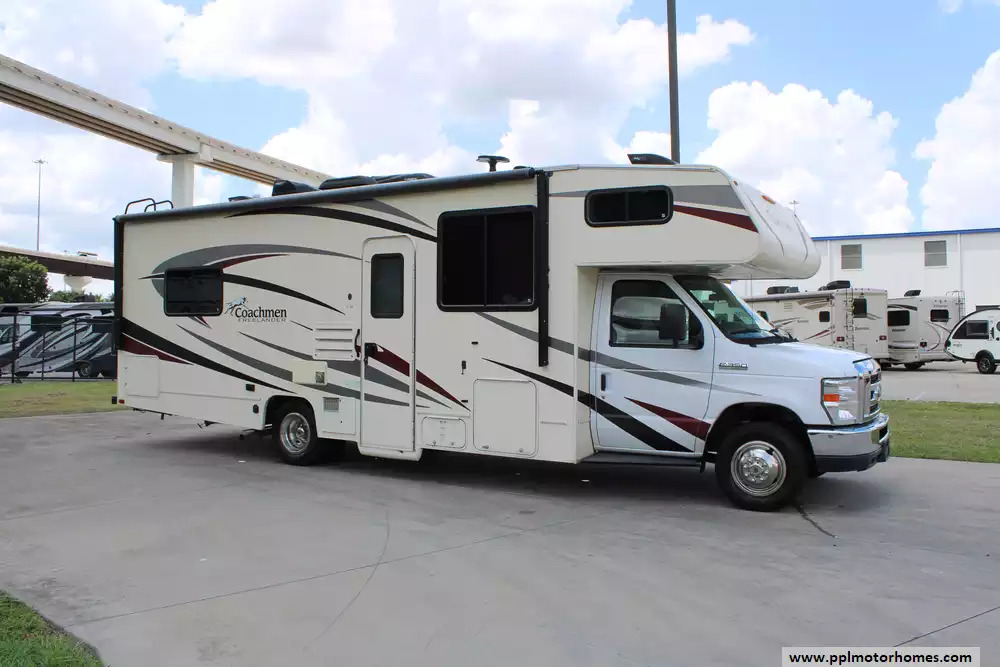 2018 Forest River Coachmen Freelander 27QB in houston TX