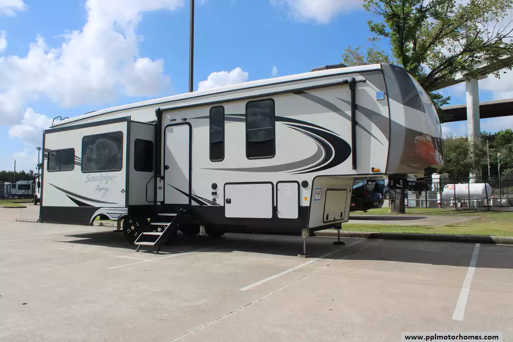 2022 Forest River Sandpiper 321RL in houston TX