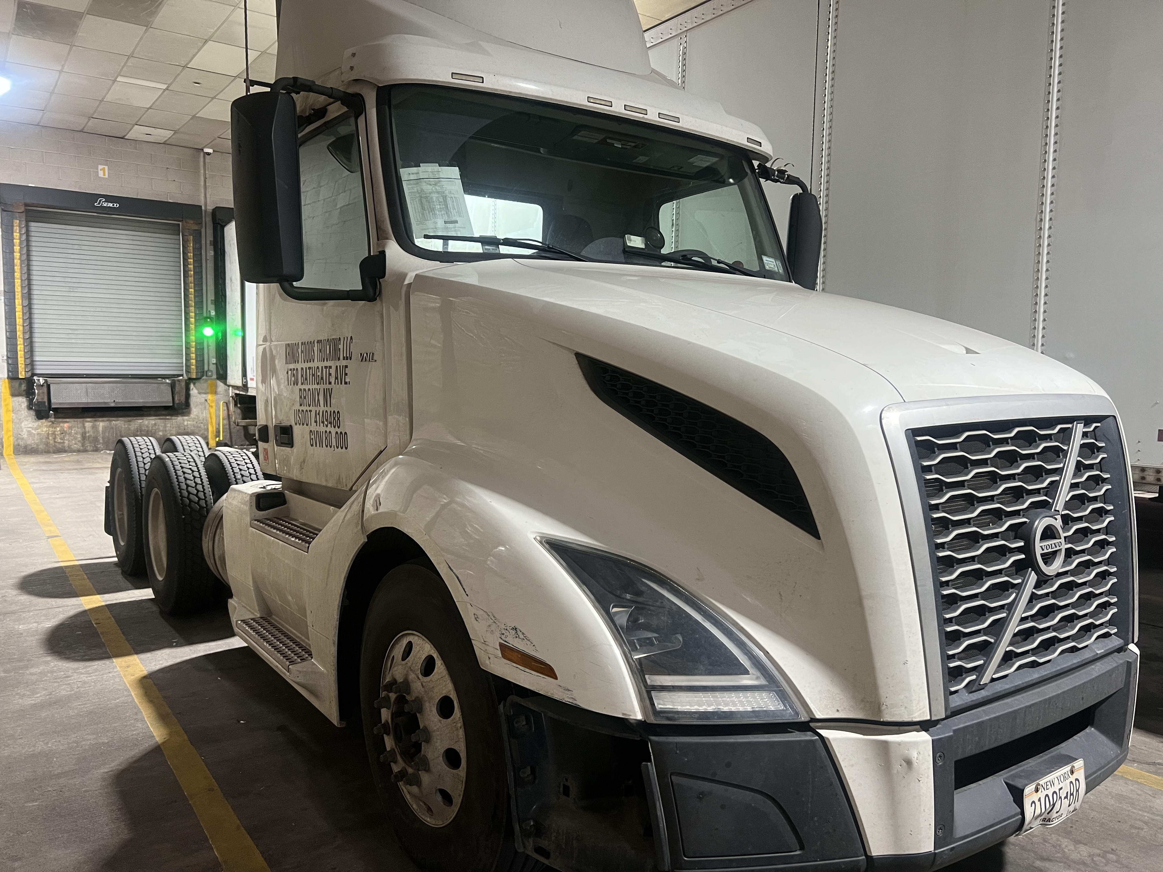 2020 VOLVO VNL64T in The Bronx, NY