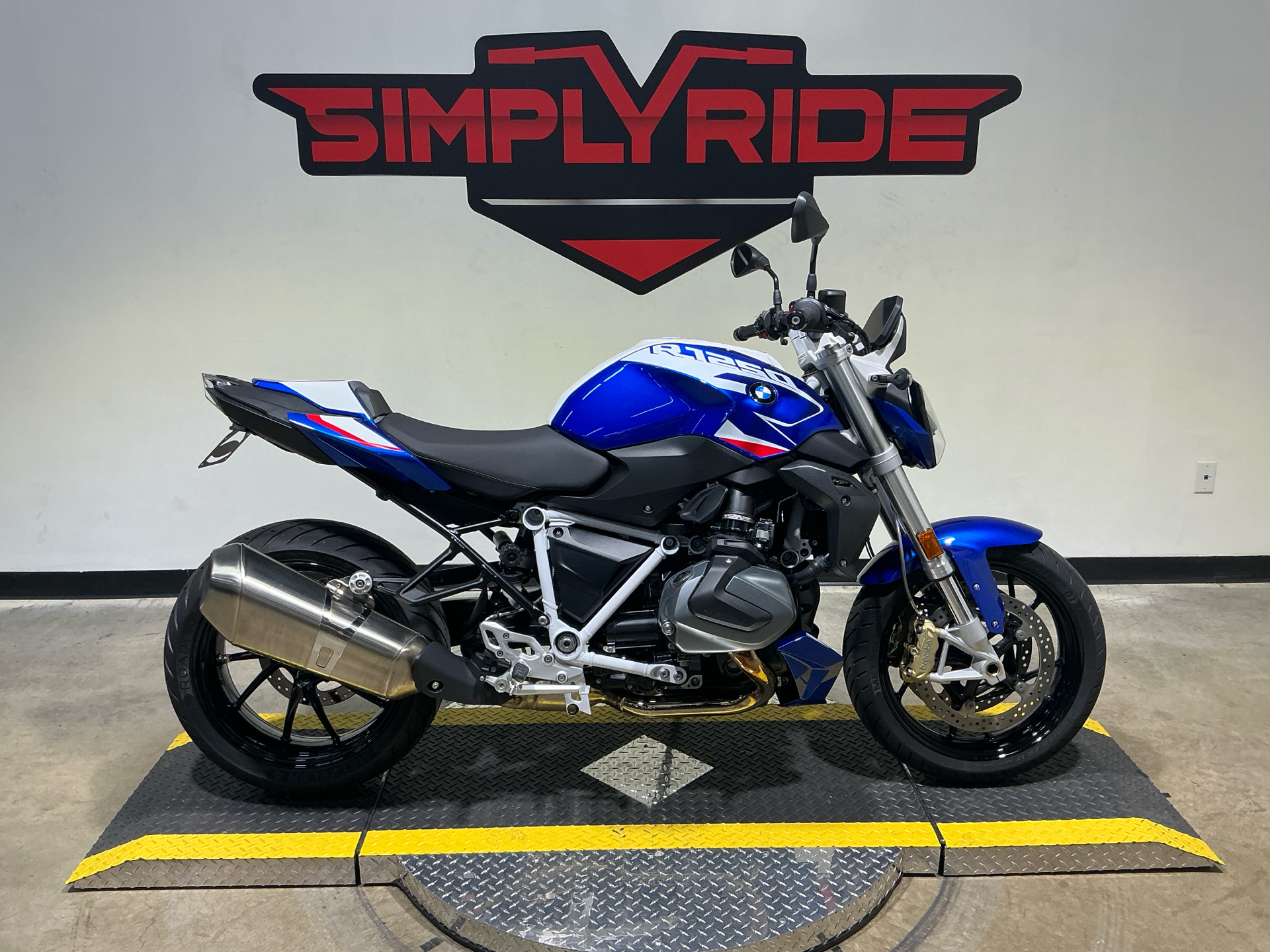 2024 BMW R 1250 R R in Eden Prairie, MN