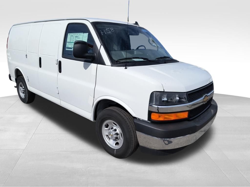 2025 CHEVROLET Express 2500 in Elyria, OH