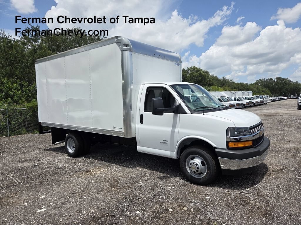 2026 CHEVROLET Express 4500 in Tampa, FL