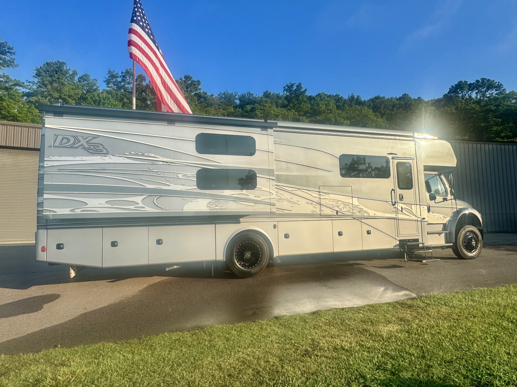 2022 Dynamax Corp DX3 37BD RV