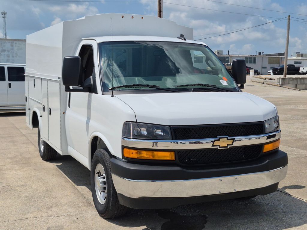 2026 CHEVROLET Express 3500 in Jasper, IN