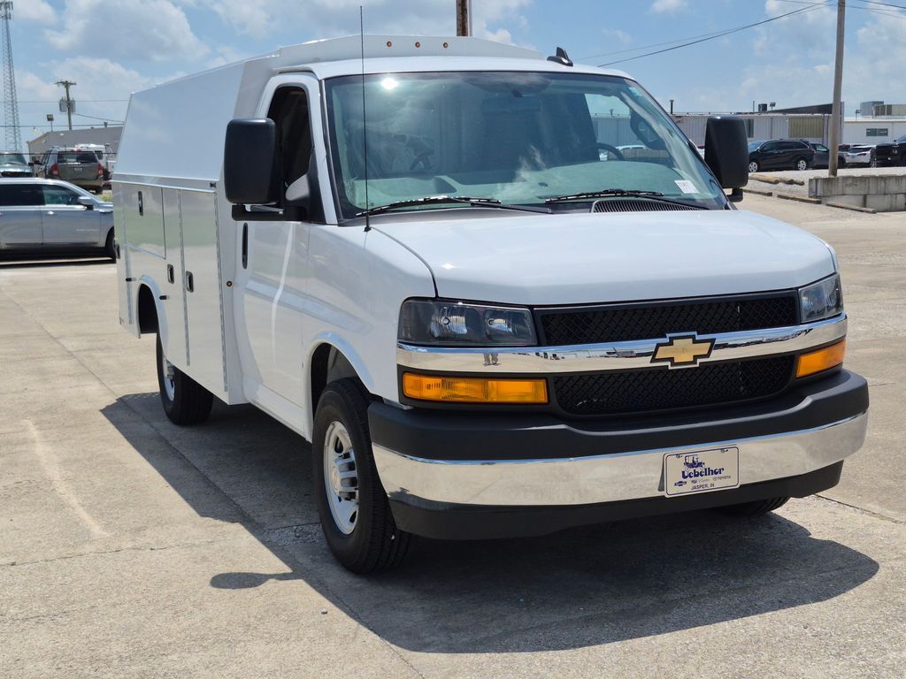 2026 CHEVROLET Express 3500 in Jasper, IN