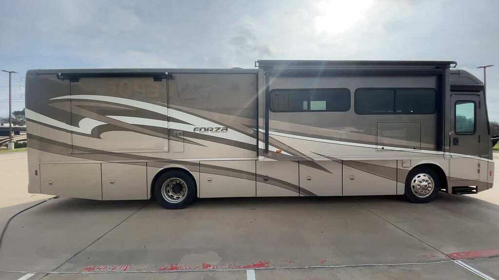 2016 Winnebago FORZA 36G in cleburne TX