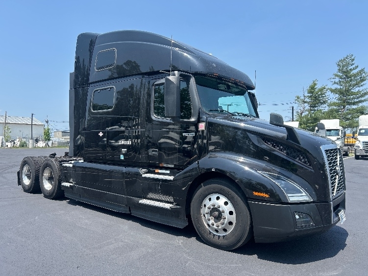 2024 VOLVO VNL64860 in South Plainfield, NJ