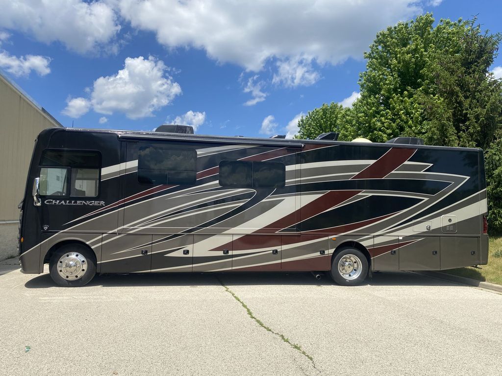 2022 Thor Motor Coach Challenger 35MQ in slinger WI