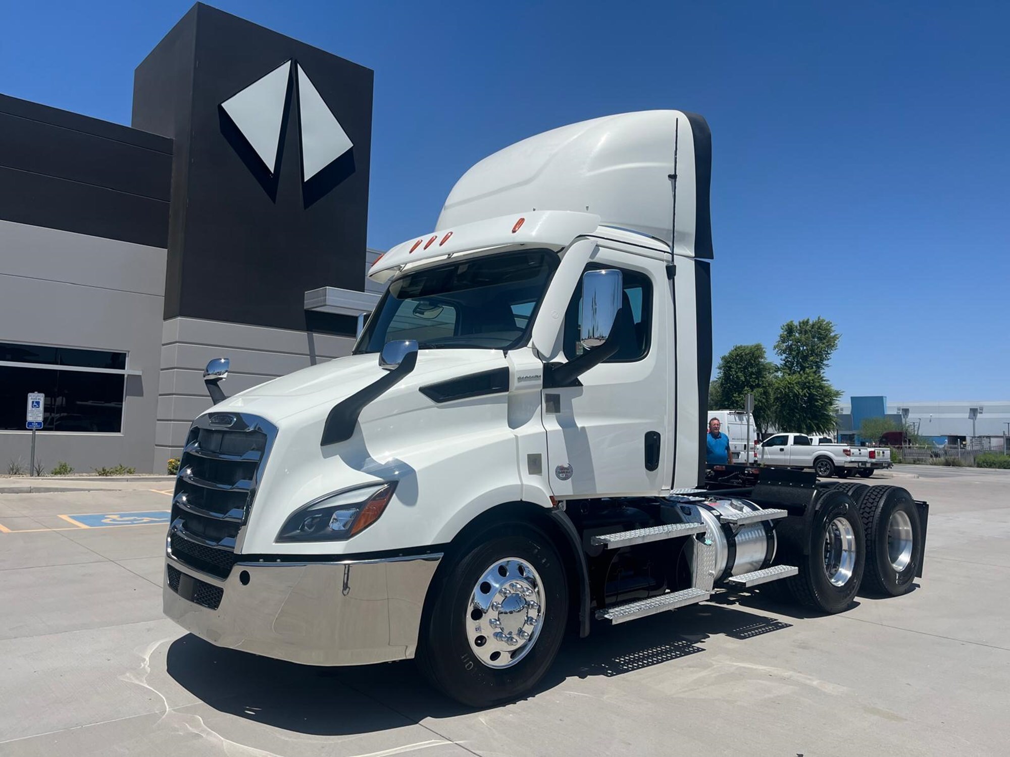 2021 FREIGHTLINER CASCADIA 116 in Phoenix, AZ
