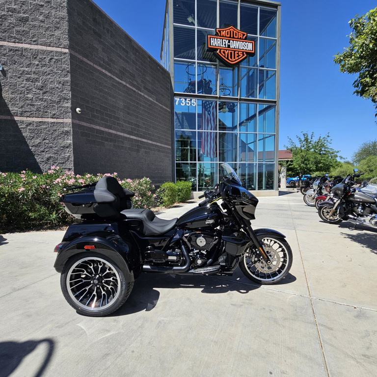 2026 Harley-Davidson Trike Street Glide 3 Limited CVO LIMITED in Peoria, AZ