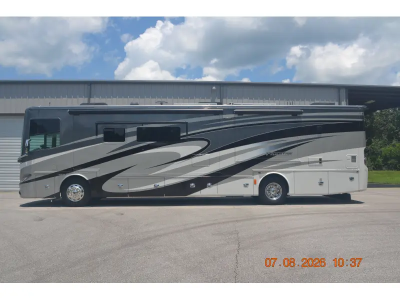 2017 Tiffin Motorhomes Phaeton 40 QBH