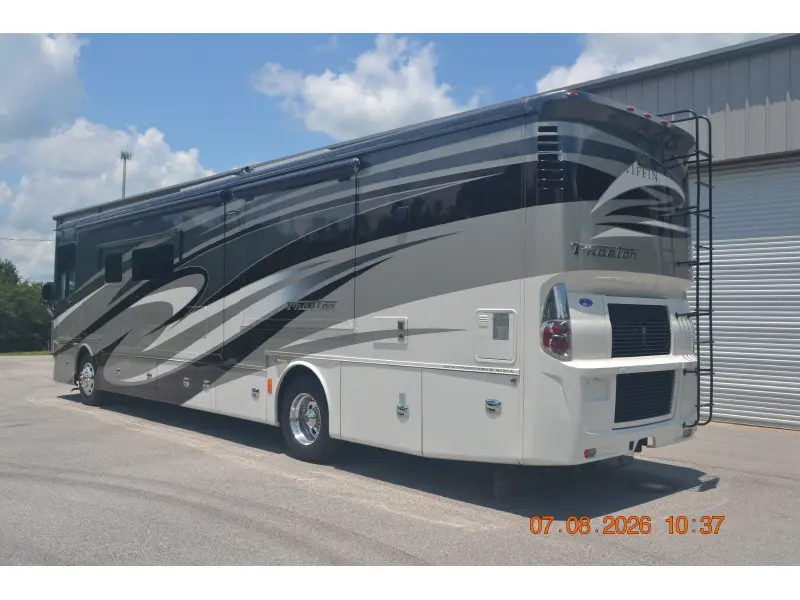 2017 Tiffin Motorhomes Phaeton 40 QBH