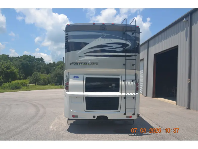 2017 Tiffin Motorhomes Phaeton 40 QBH