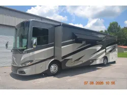 2017 Tiffin Motorhomes Phaeton 40 QBH
