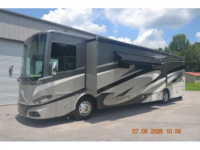 2017 Tiffin Motorhomes Phaeton 40 QBH