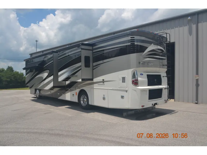 2017 Tiffin Motorhomes Phaeton 40 QBH