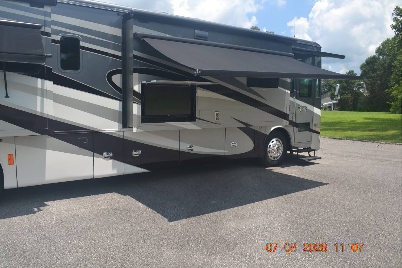 A photo of this 2017 Tiffin Motorhomes Phaeton 40 QBH