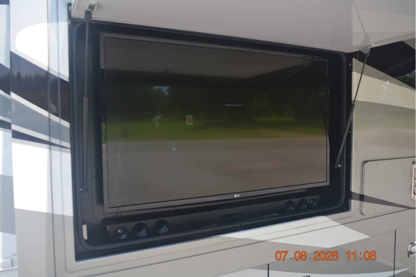 A photo of this 2017 Tiffin Motorhomes Phaeton 40 QBH