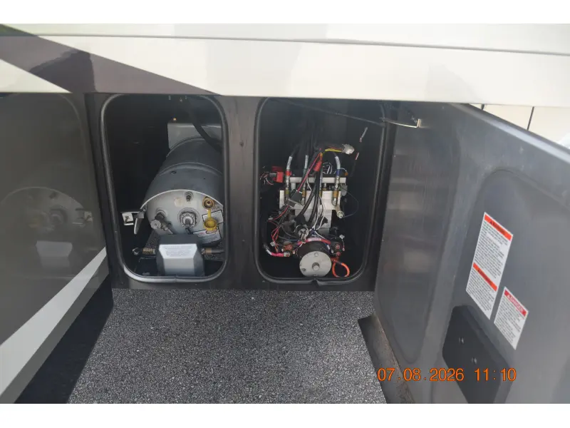 2017 Tiffin Motorhomes Phaeton 40 QBH