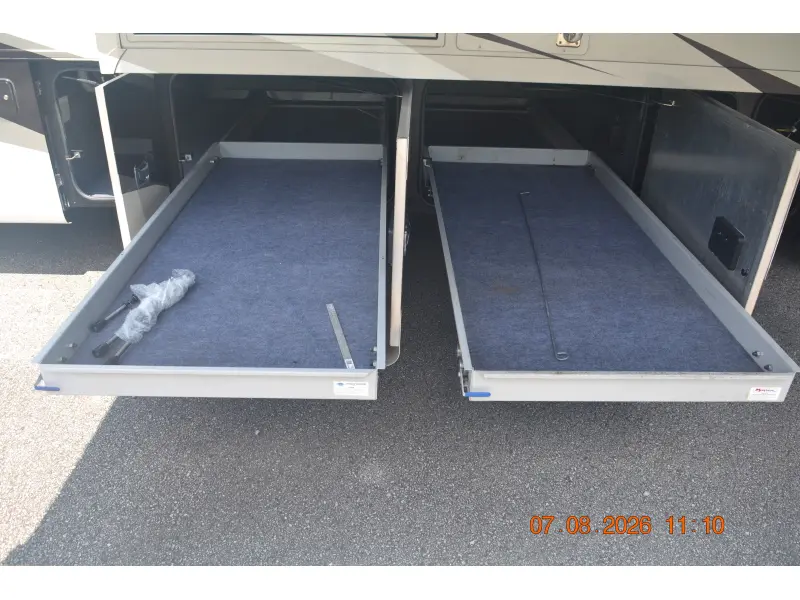 2017 Tiffin Motorhomes Phaeton 40 QBH