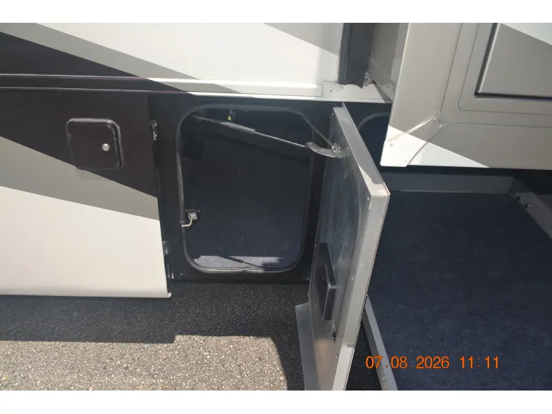 2017 Tiffin Motorhomes Phaeton 40 QBH