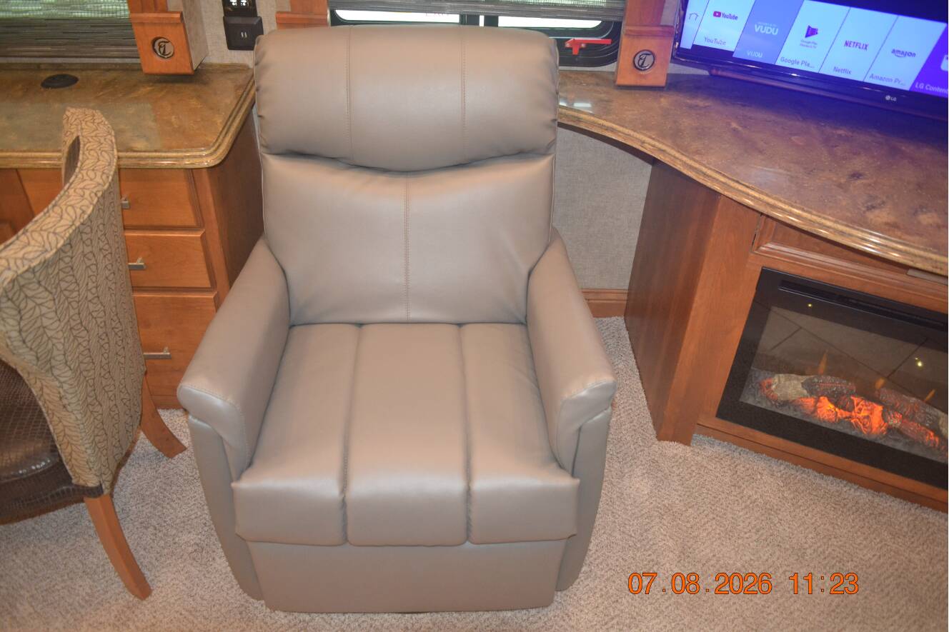 A photo of this 2017 Tiffin Motorhomes Phaeton 40 QBH