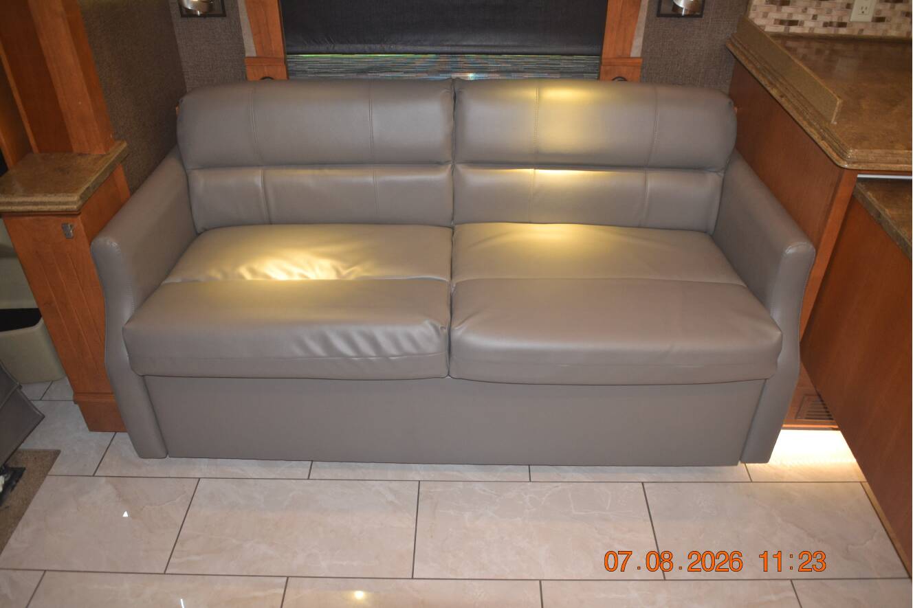 A photo of this 2017 Tiffin Motorhomes Phaeton 40 QBH