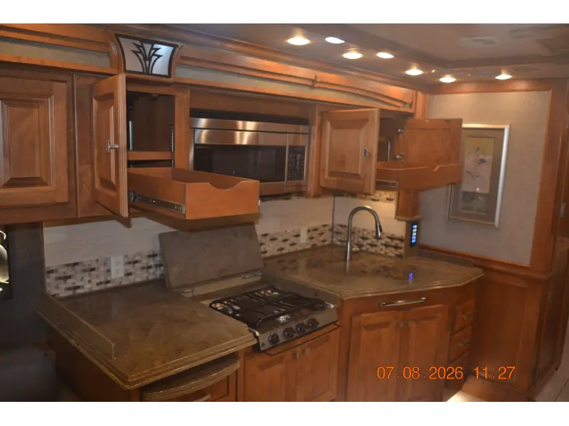 2017 Tiffin Motorhomes Phaeton 40 QBH