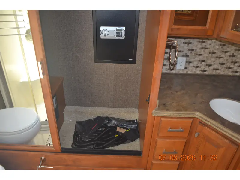 2017 Tiffin Motorhomes Phaeton 40 QBH