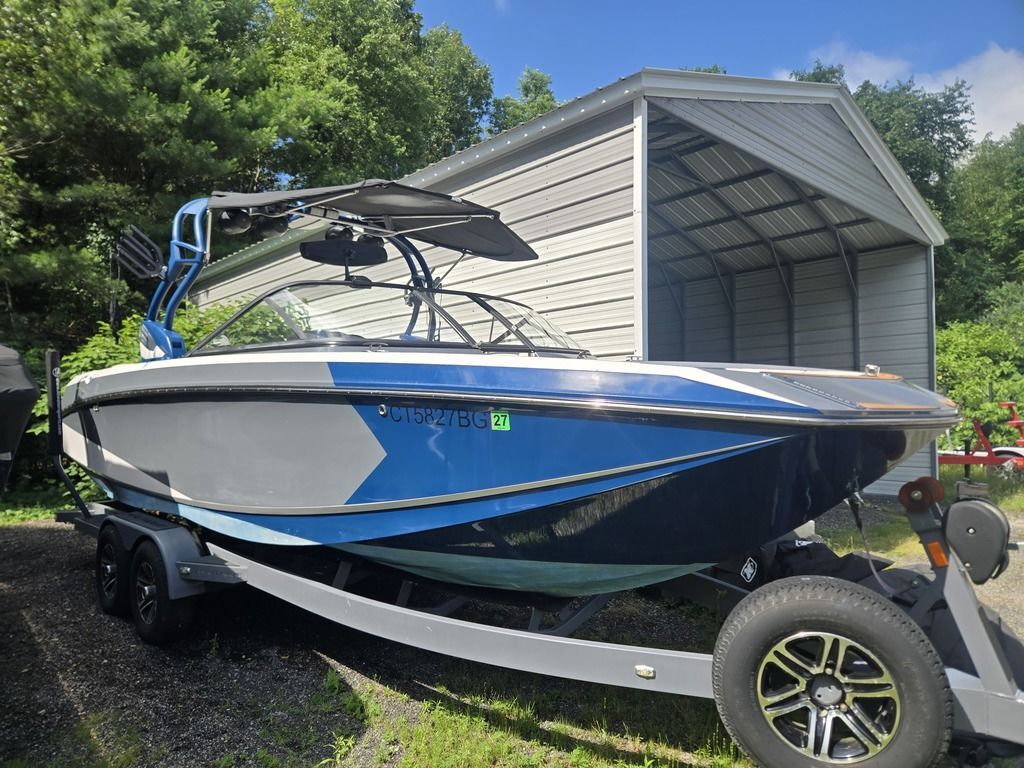 2015 Nautique G25 Ski and Wakeboard Boat boat