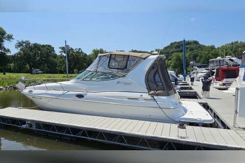 2001 Cruisers Yachts 3075 Express in red wing MN