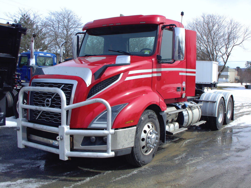 2020 VOLVO VNL 300 in Williston, VT