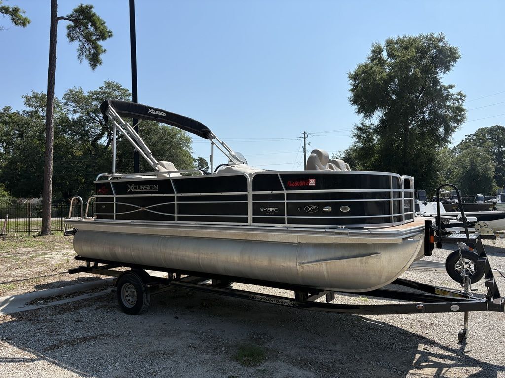 2016 Xcursion Pontoons 19FC in wilmington NC