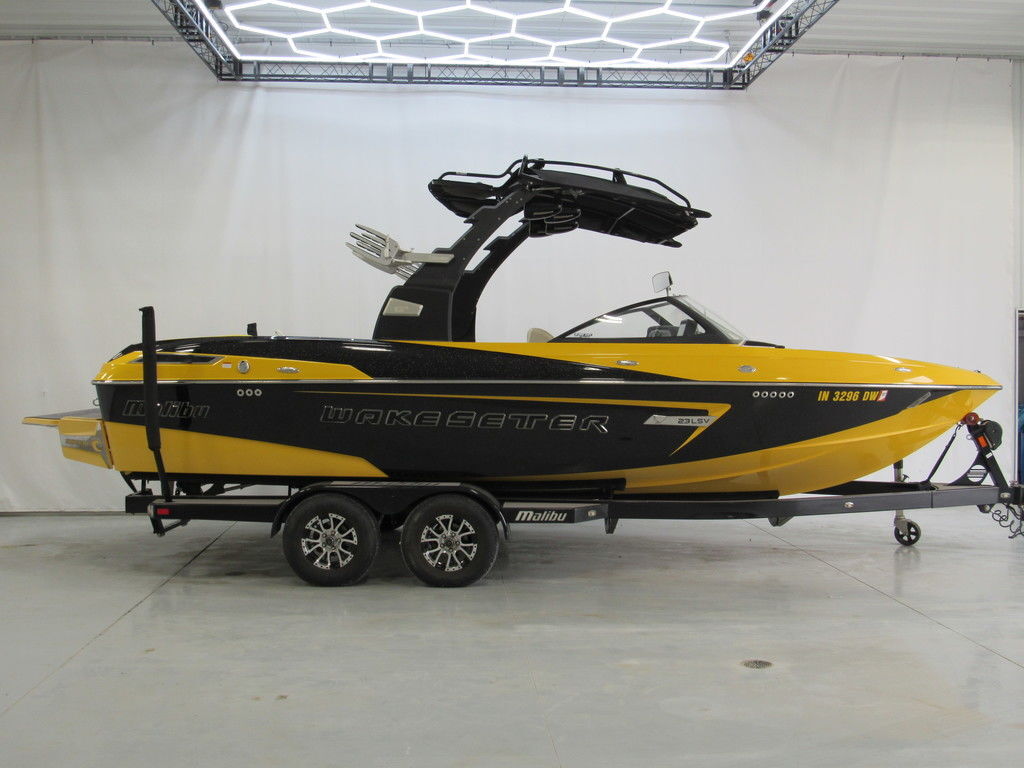 2015 Malibu Boats 23 LSV in atlanta IN