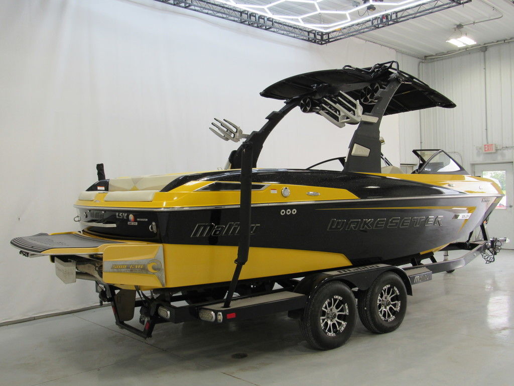 2015 Malibu Boats 23 LSV in atlanta IN